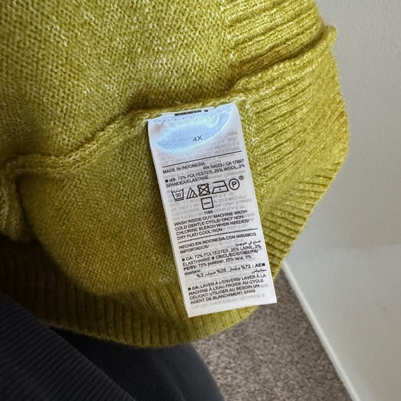 Old Navy Women's Crew Neck Sweater - Picture 3 of 3